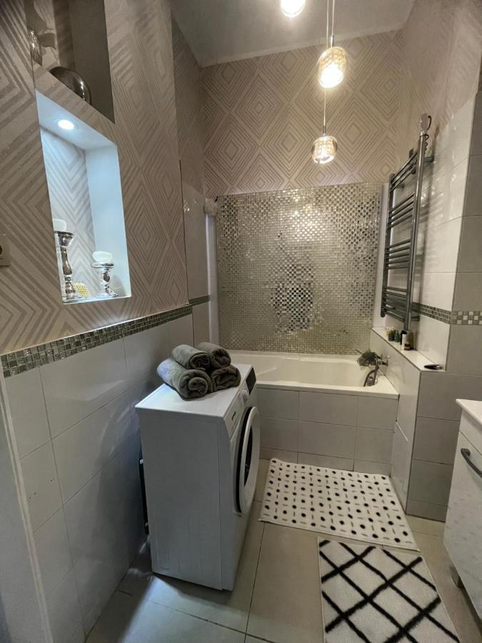 White Luxury Apartment Budapest Ngoại thất bức ảnh
