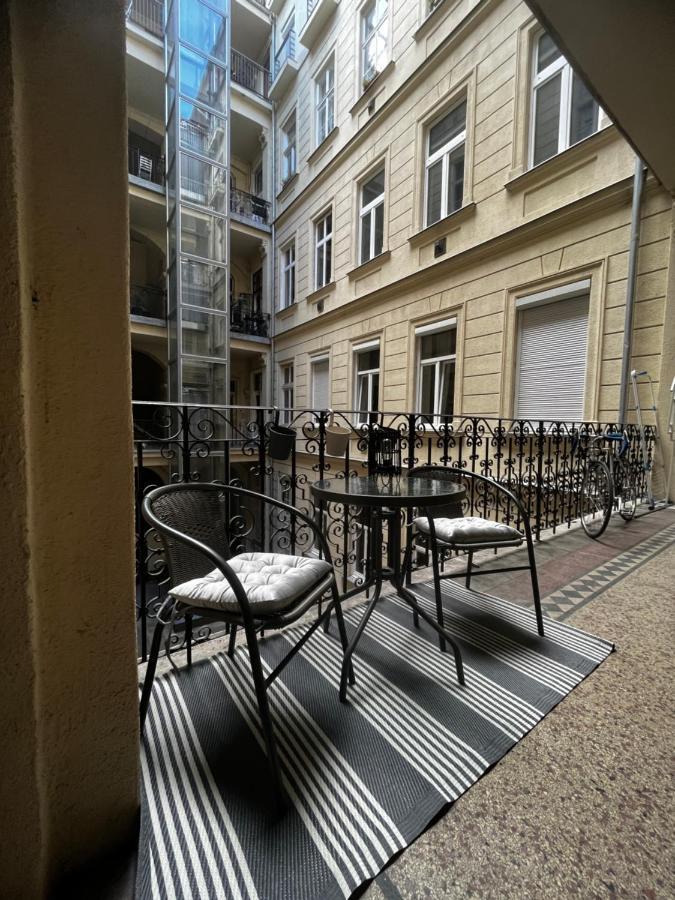 White Luxury Apartment Budapest Ngoại thất bức ảnh